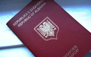 Pasaportat, shqiptaret qe aplikuan ne 2014 duhet t'i terheqin patjeter brenda 30 prillit