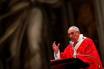 Papa: Myslimania ka te drejte te barte shamine, por edhe katoliku kryqin 