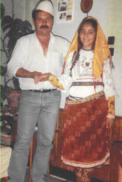 Aranita Brahaj dhe Antonio Gentile - Veshje Popullore - Puke 1990