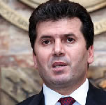 Dorehiqet ministri i mbrojtjes Fatmir Mediu
