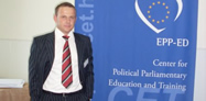 EPP trajnon te rinjtë premtues te politikes shqiptare
