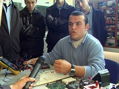 Bledi, gjeniu adoleshent qe shpiku tastieren 'magjike'