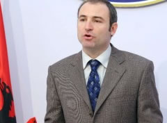 'Te hapim shkolla shqipe ne diaspore' 