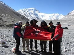 Alpinistet shqiptare, fare prane Everestit