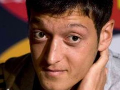 Mesut Ozil, emer rruge ne qytezen turke