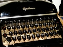 Rusi, frika nga pergjimet rikthen makinat e shkrimit