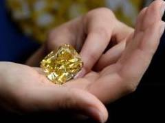 Diamanti me i madh i verdhe ne bote shitet per 14.5 milione franga