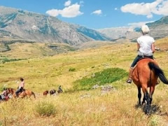 Reportazh/Yahoo Travel: Malet e Shqiperise, shtigjet ku kaloi Bajroni mbi kale