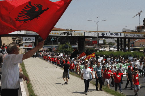 Mijera protestues ne Shkup kerkojne doreheqjen e qeverise
