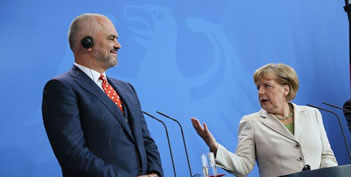Merkel 4 ore vizite ne Tirane, masa sigurie si per Papen dhe Vucic