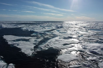 Rritet niveli i akullit ne Oqeanin Arktik