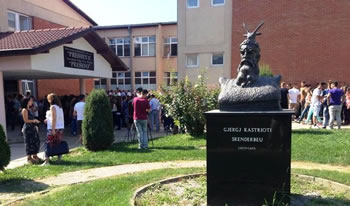 Serbia ndalon librat shqip ne Presheve, shkollat ne proteste