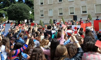 Arsim publik falas, studentet kembekryq para Kryeministrise